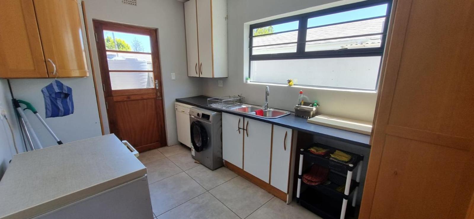 Family To Rent *
